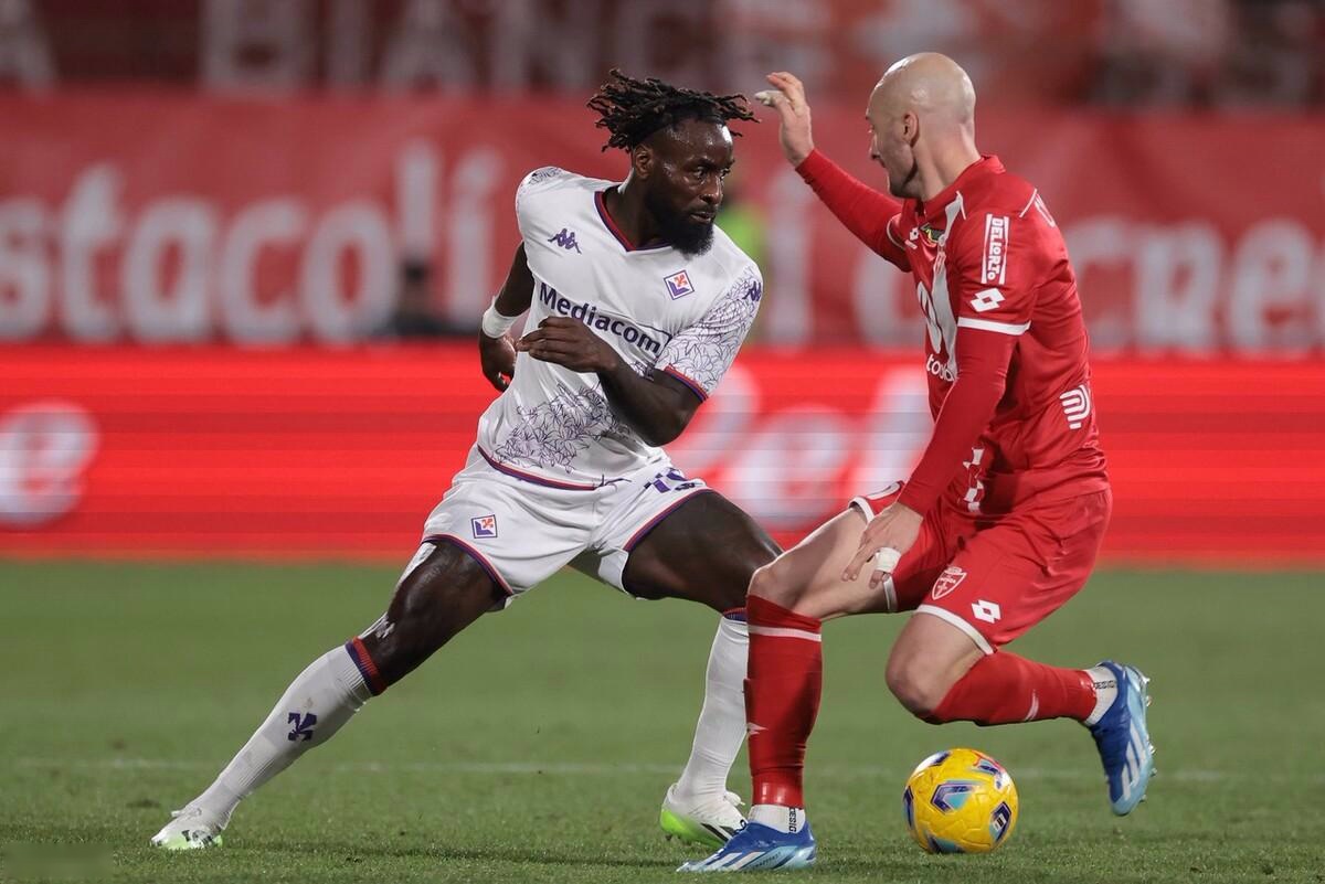 米乐足球官网-佛罗伦萨主场不敌对手，遭遇困境的简单介绍