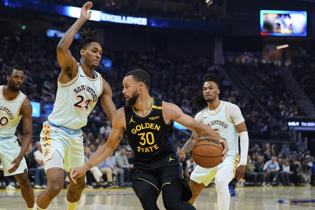 米乐体育直播-火箭胜马刺收下三连胜，巴特勒分却难救主